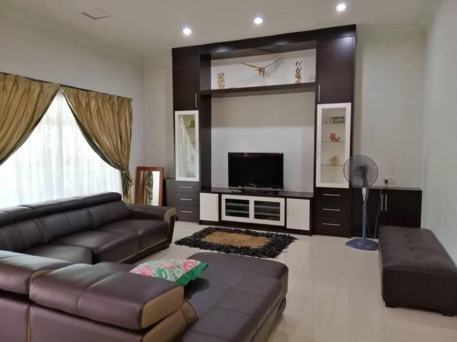 Suburban Vacation Home Ipoh Bagian luar foto