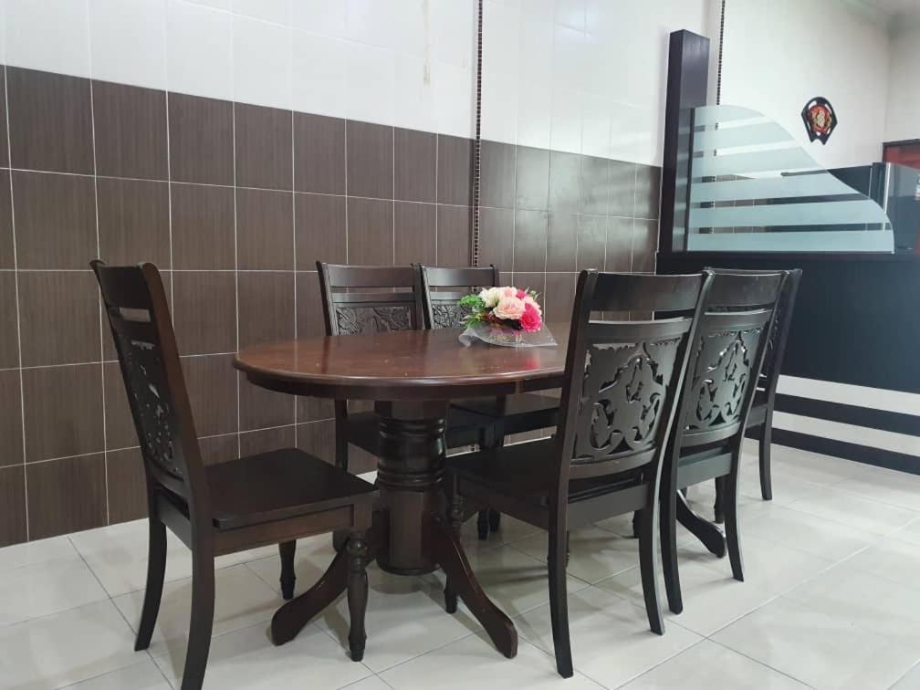Suburban Vacation Home Ipoh Bagian luar foto